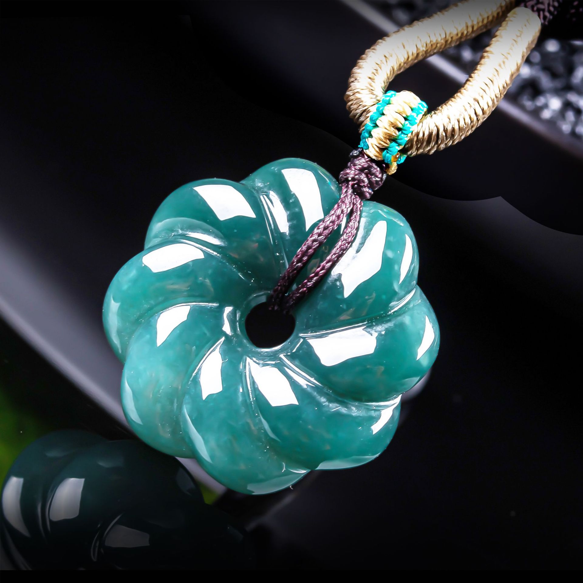Women'S Fashion Trends - Natural Burmese Jadeite Flower Pendant Necklace