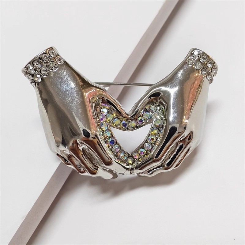 Chic Simple Rhinestone Love He - Women Fashion Pose 评论和价格
