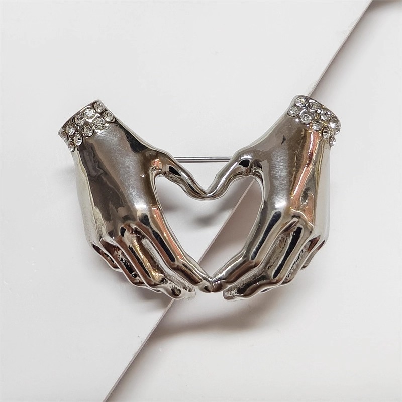 Chic Simple Rhinestone Love He - Women Fashion Pose 评论和价格