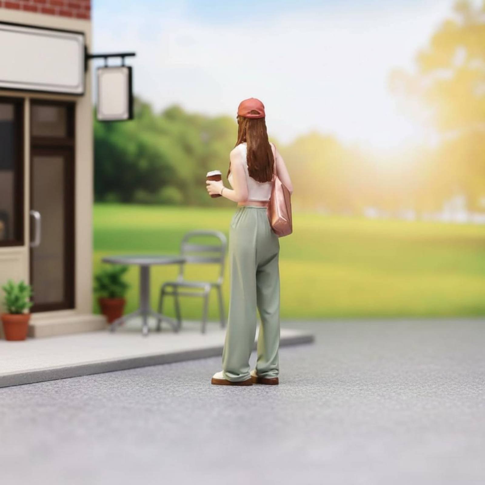 Girl Figure Holding Coffee Col - Women Fashion Pose 评论和价格